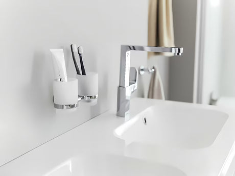 Zidni držač s dvije čaše Ravak Chrome u izvedbi sjajni krom i mat staklo.