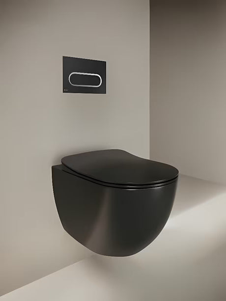 Viseća WC školjke školjka Ravak Chrome u crnoj mat izvedbi s bezrubnim ispiranjem RimOff i skrivenim pričvršćenjem EasyFix.
