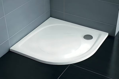 Bijela polukružna tuš kada Ravak Elipso Pro 90x90 cm od lijevanog mramora s protukliznom obradom.