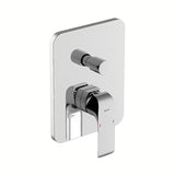 Podžbukna 2-smjerna tuš i miješalica za kadu Ravak Flat u sjajnoj krom izvedbi.