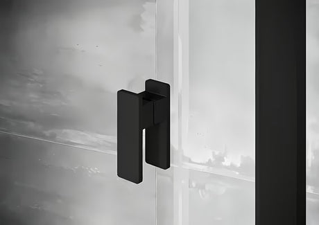 Ravak Nexty tuš vrata 120 cm u crnoj izvedbi s prozirnim staklom i pivotnim otvaranjem.