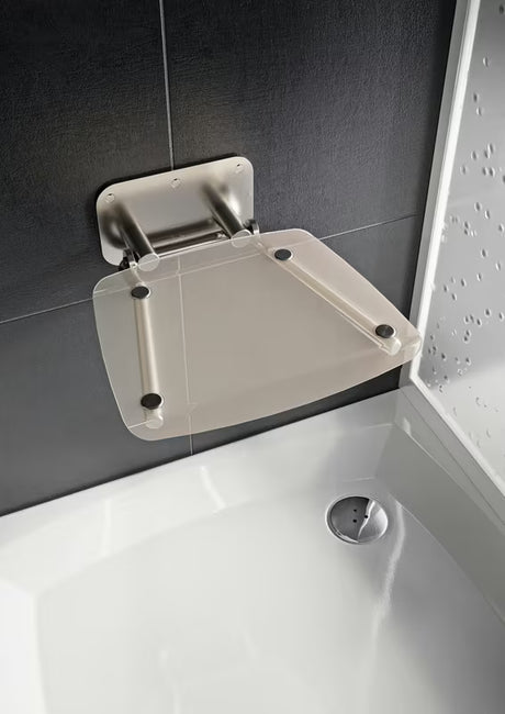 Sklopive sjedalo za tuš Ravak Ovo B II s konstrukcijom od nehrđajućeg čelika i prozirnim sjedalom Clear.