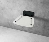 Sklopive sjedalo za tuš Ravak Ovo B II s crnom konstrukcijom i prozirnim sjedalom Clear u četvrtastoj izvedbi.