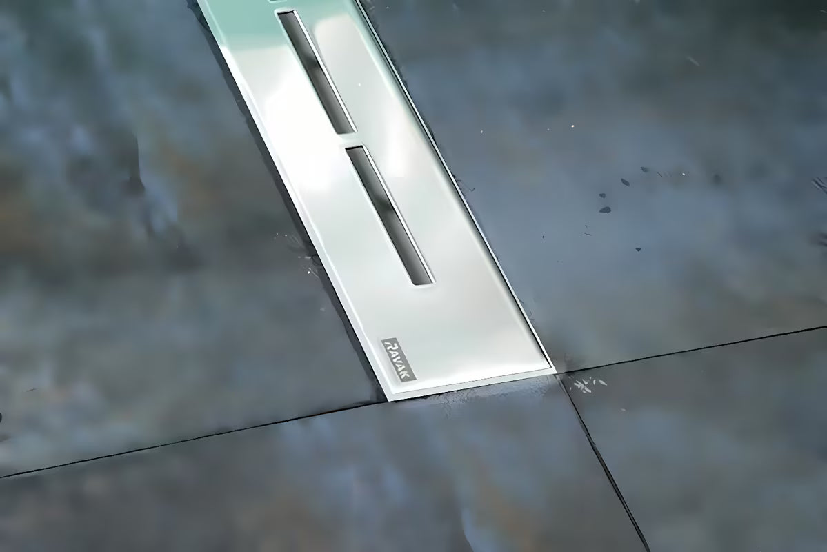 Inox tuš kanalica Ravak Runway 105 cm u sjajnoj izvedbi pro za ugradnju u prostor.