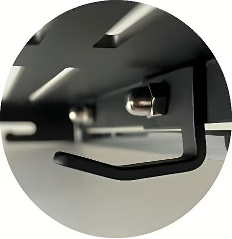 Kutna polica Ravak Slim C u izvedbi satin/krom s perforiranom površinom i donjim kukicama