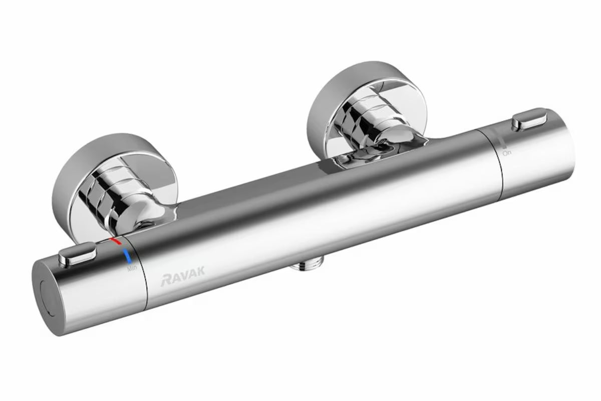 Termostatska zidna miješalica za tuš Ravak Termo u krom izvedbi s tehnologijom CoolFeel.