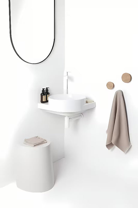 Bijeli keramički ugradbeni umivaonik Ravak Yard 45x45 cm s upuštenom odlagališnom površinom