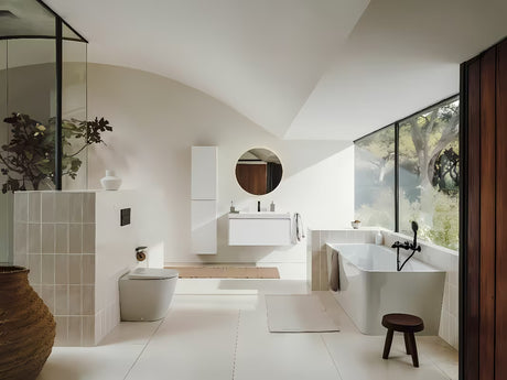 Visoka viseća kupaonski ormarić Roca Ona u mat bijeloj boji s otvaranjem bez ručkica PushOpen.