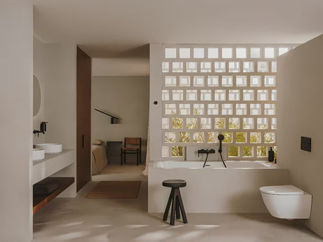 Viseća WC Školjka Roca Ona u bijeloj boji sa skrivenim pričvršćenjem i otvorenim ispiranjem