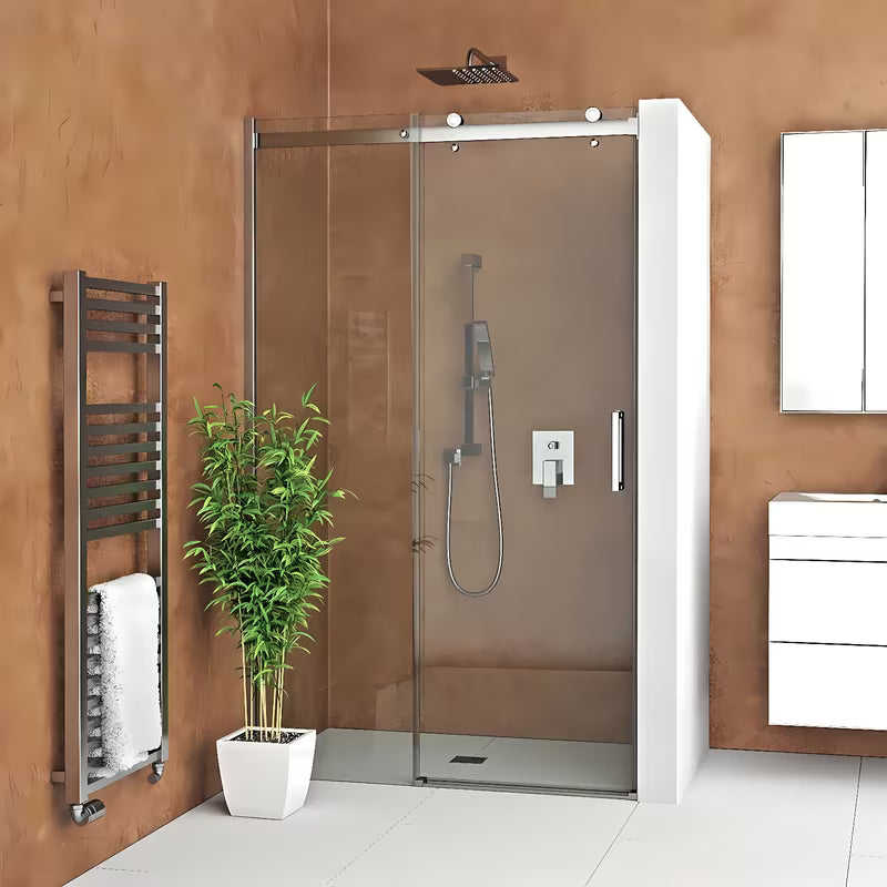 Klizne tuš vrata Roth Ambient Line 140 cm u sjajnom kromu s prozirnim staklom za nišu.