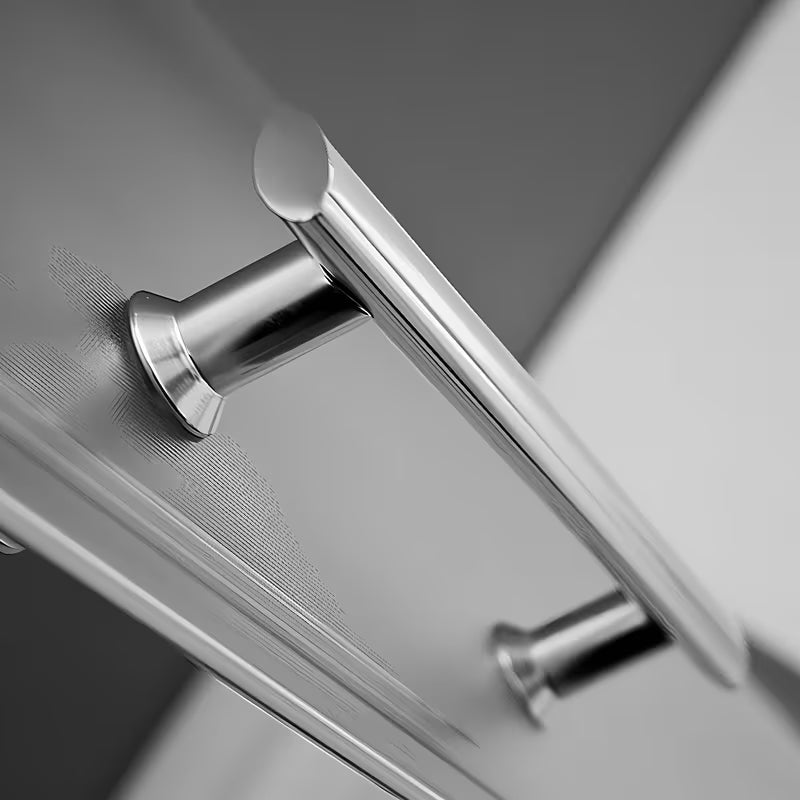 Kvadratna tuš kabina Roth Project Line 90x90 cm s kliznim vratima i mat staklom u sjajnom kromu.