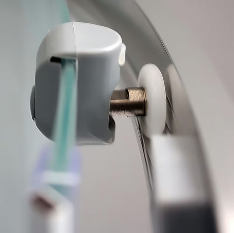 Tuš kutija Roth Project 80x80 cm s bijelim profilima, prozirnim staklom i kliznim vratima