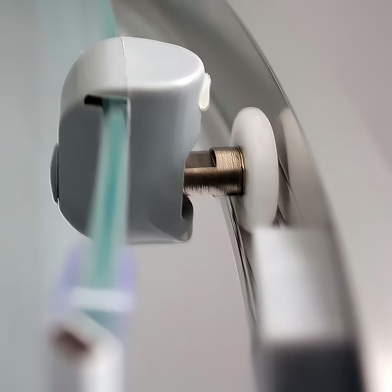 Kvadratna tuš kutija Roth Project 90x90 cm s bijelim profilima i prozirnim staklom, klizne vrata.