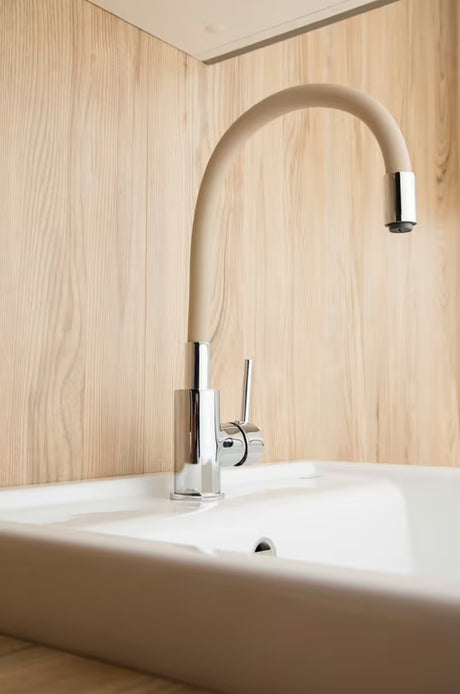 S-Line jednoručna baterija miješalica za sudoper sa silikonskim izljevom u izvedbi bež i krom