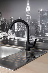 S-Line Pro jednoručna baterija stojeća miješalica za sudoper u crnoj mat izvedbi s okretnim izljevom.