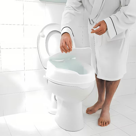 Bijelo povišeno WC daska Ridder od polipropilena pro za udobnije sjedenje i ustajanje