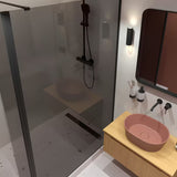 Ružičasti umivaonik na ploču SAT Aula od lijevanog mramora bez otvora za miješalicu i bez preljeva