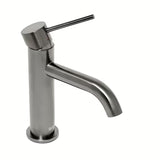 Jednoručna Baterija stojeća miješalica za umivaonik SAT Aurum u izvedbi brušeni gun metal bez odvoda.