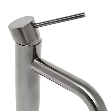 Jednoručna Baterija stojeća miješalica za umivaonik SAT Aurum u izvedbi brušeni gun metal bez odvoda.