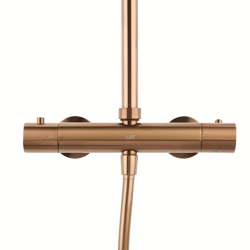 Tuš sustav SAT Aurum s termostatskom miješalicom u izvedbi rose gold brushed s nadglavnim i ručnim tušem.