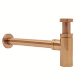 Mjedeni sifon za umivaonik SAT Aurum u boji rose gold, okruglog dizajna i promjera 32 mm.