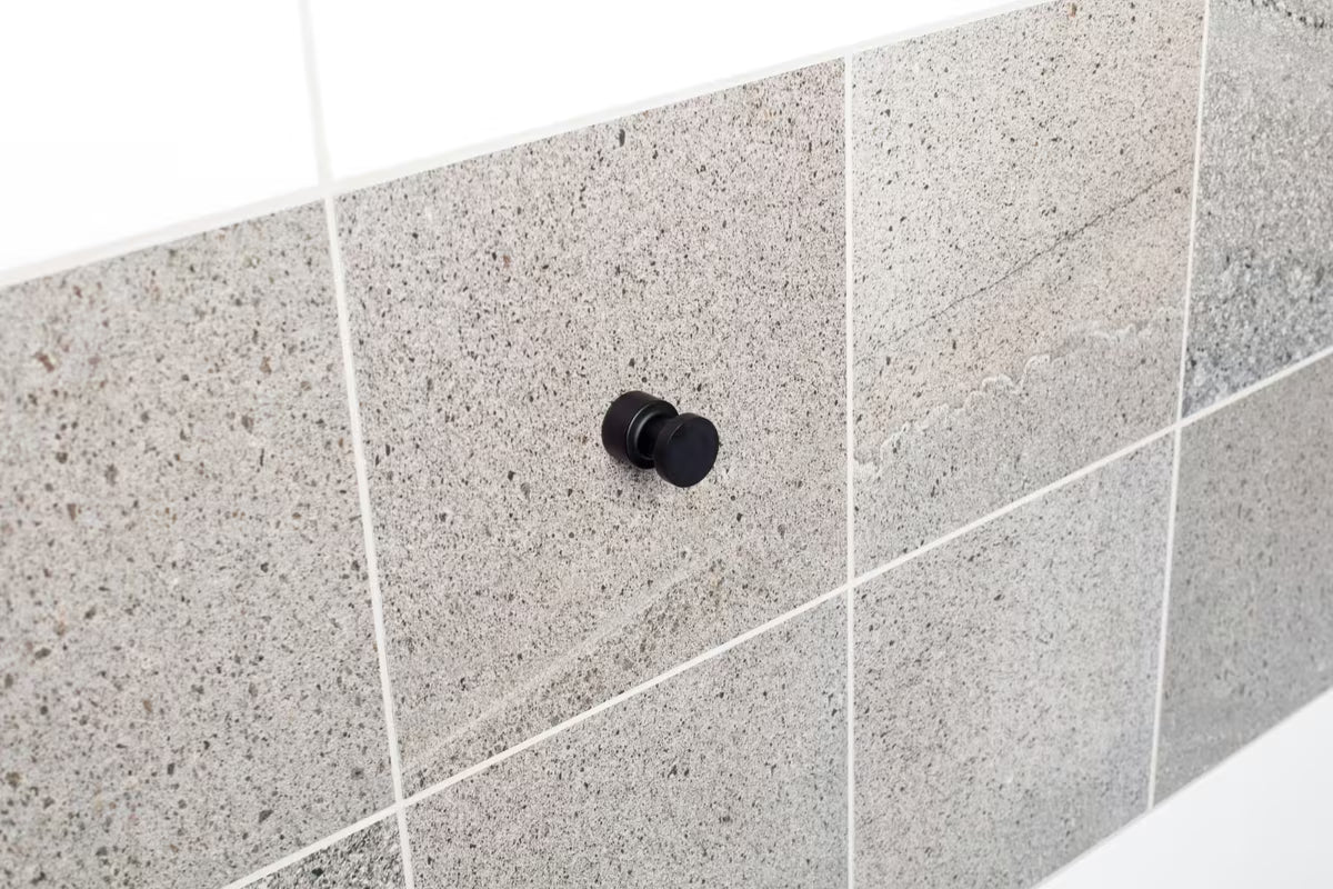 Crni zidni kukica SAT B-Way R za kupaonicu pro ručnike i ogrtače