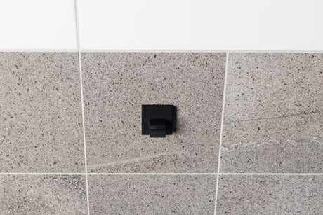 Zidni kupaonski kukica SAT B-Way S u crnoj mat izvedbi od aluminija