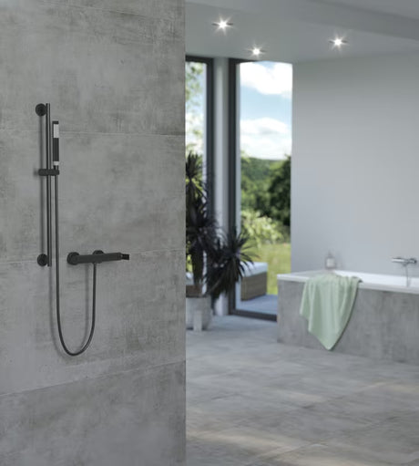 Mat crna jednoručna baterija miješalica za tuš SAT B-Way pro za zidnu montažu, modernog dizajna.