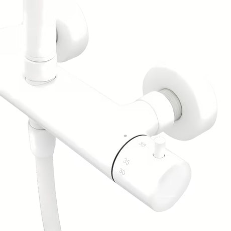 Tuš sustav SAT B-Way s termostatskom miješalicom u mat bijeloj izvedbi s nadglavnim i ručnim tušem.