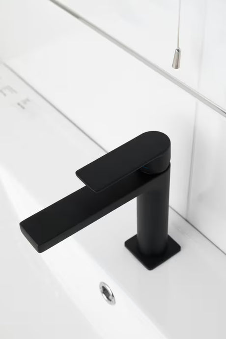 Stojeća miješalica za umivaonik SAT B-Way u mat crnoj boji s ručicom za upravljanje bez odvoda.