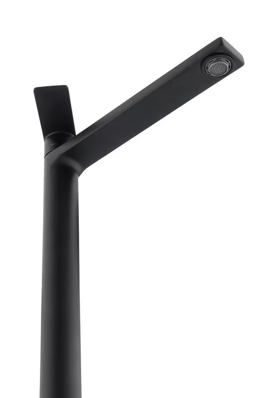 Visoka jednoručna baterija miješalica za umivaonik SAT B-Way u mat crnoj izvedbi za umivaonik na ploču.