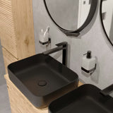 Visoka jednoručna baterija miješalica za umivaonik SAT B-Way u mat crnoj izvedbi za umivaonik na ploču.