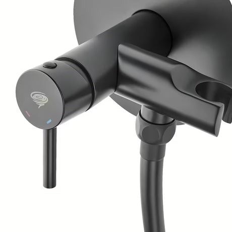 Crna mat podžbukna miješalica za bide SAT s bide tušem i crijevom za tuš