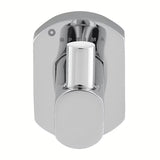 Kromirani kupaonski kukica SAT Cube Way zaobljenog dizajna pro za vješanje ručnika i ogrtača.