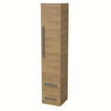 Viseća visoka kupaonski ormarić SAT Cube Way u dekoru hrasta hickory s kromiranim ručkicama
