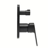 Podžbukna miješalica za tuš SAT Cube Way u crnoj mat izvedbi s modernim četvrtastim dizajnom