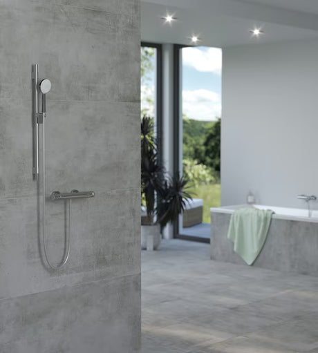 Kromirana termostatska miješalica za tuš SAT Dark s ručnim tušem, crijevom i kliznim držačem