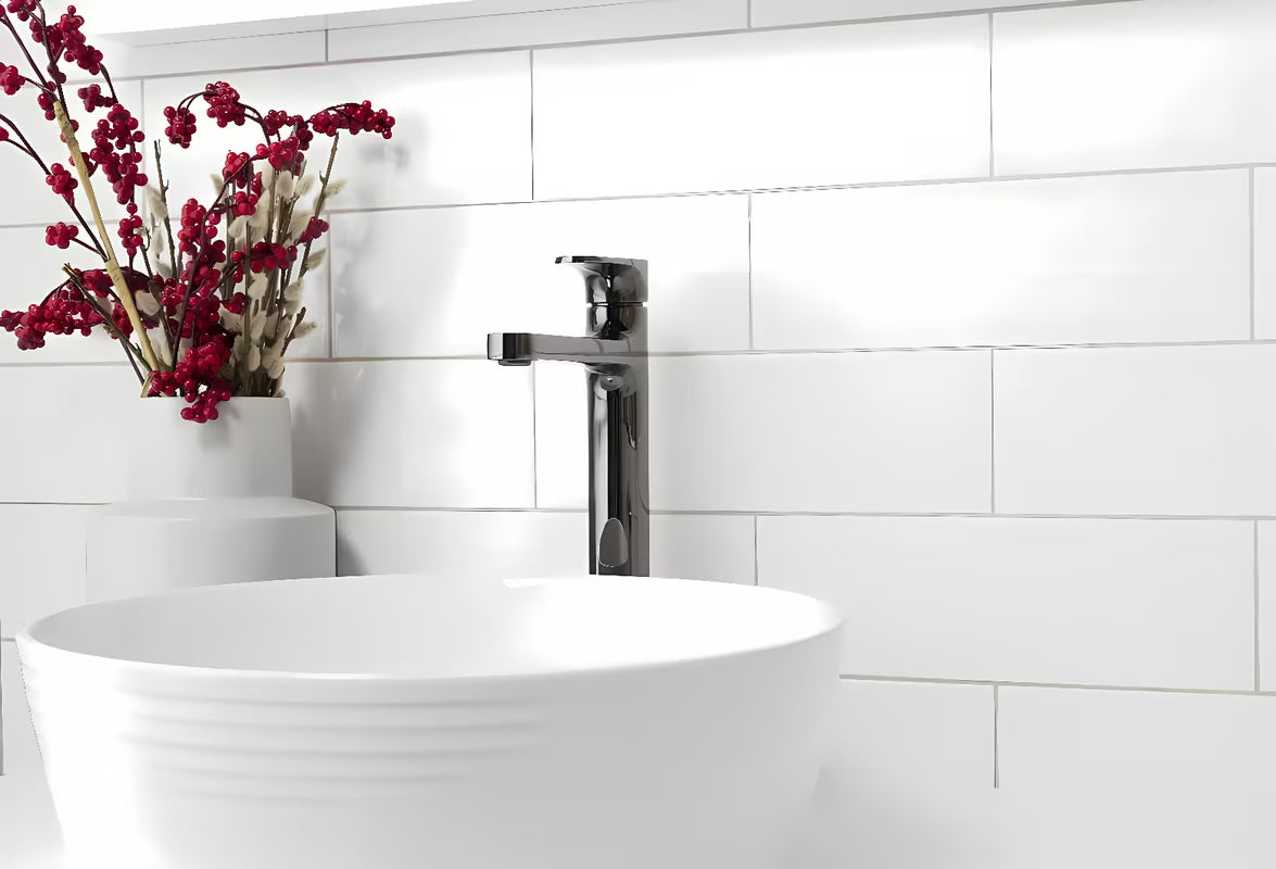 Visoka miješalica za Umivaonik SAT Dark u završnoj obradi PVD gun metal bez odvoda.