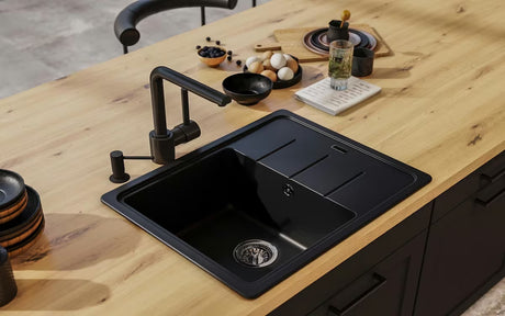 Ugradbeni dozator sapuna SAT u crnoj mat boji s mjedenom pumpicom