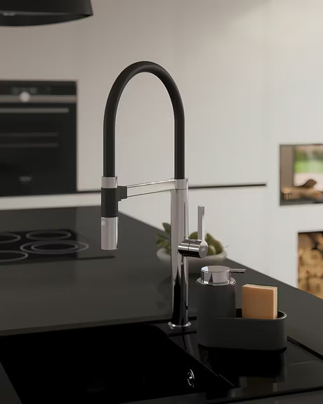 Crni dozator sapuna SAT od polirezina sa spužvicom i žicom za ribanje