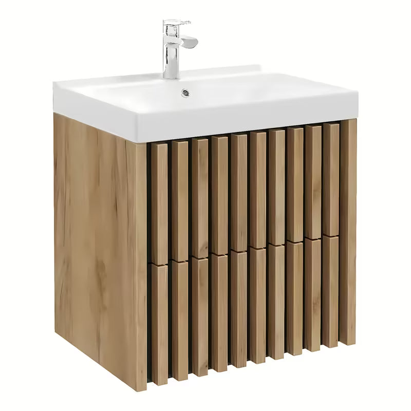 Viseća kupaonski ormarić s keramičkim umivaonikom SAT Delano u dekoru hrasta s modernim vertikalnim letvicama.