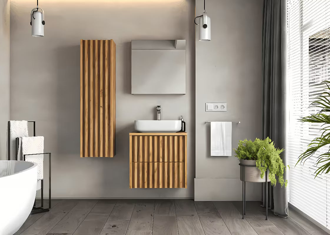 Viseća kupaonski ormarić SAT Delano s keramičkim umivaonikom u dekoru mat hrast s okomitim letvicama.