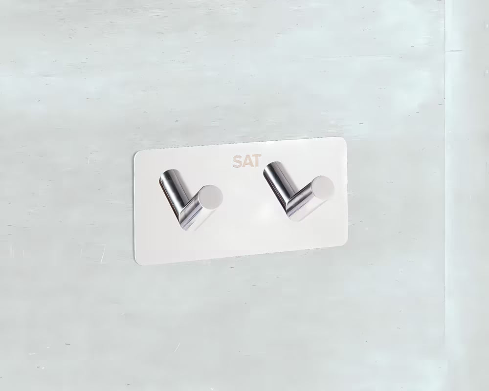 Samoljepljivi dvostruka kuka SAT Chrome u krom izvedbi od poliranog nehrđajućeg čelika