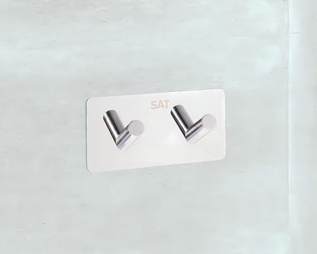 Samoljepljivi dvostruka kuka SAT Chrome u krom izvedbi od poliranog nehrđajućeg čelika