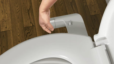 Bijelo bide sjedalo SAT Easybidet pro za ugradnju ispod WC daska bez priključka na struju.