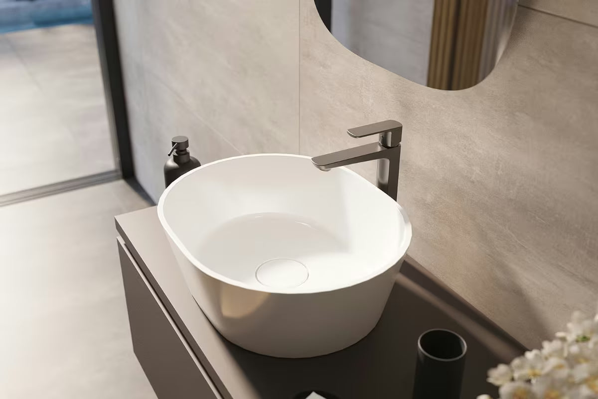 Visoka miješalica za Umivaonik SAT Feel u mat crnoj izvedbi bez odvoda.