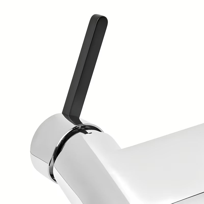 Kromirana jednoručna baterija miješalica za tuš SAT Fusion bez tuš seta s crnom zamjenjivom ručicom