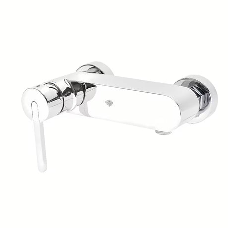 Kromirana jednoručna baterija miješalica za tuš SAT Fusion s crnom upravljačkom ručicom pro za zidnu ugradnju.