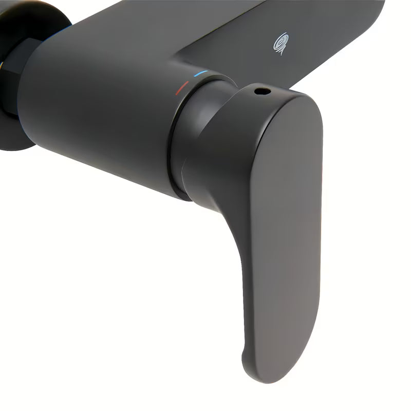 Zidna jednoručna baterija miješalica za tuš SAT Fusion u mat crnoj boji bez tuš seta.