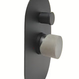 Podžbukna jednoručna baterija tuš i miješalica za kadu SAT Fusion u mat crnoj boji s ručicom u dizajnu betona